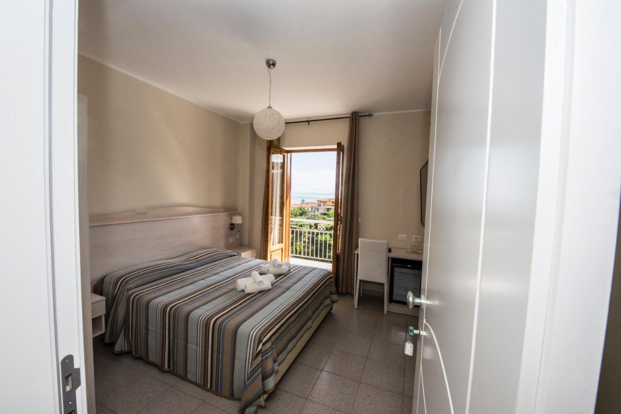 Donna Rosa Accommodation Tropea Buitenkant foto